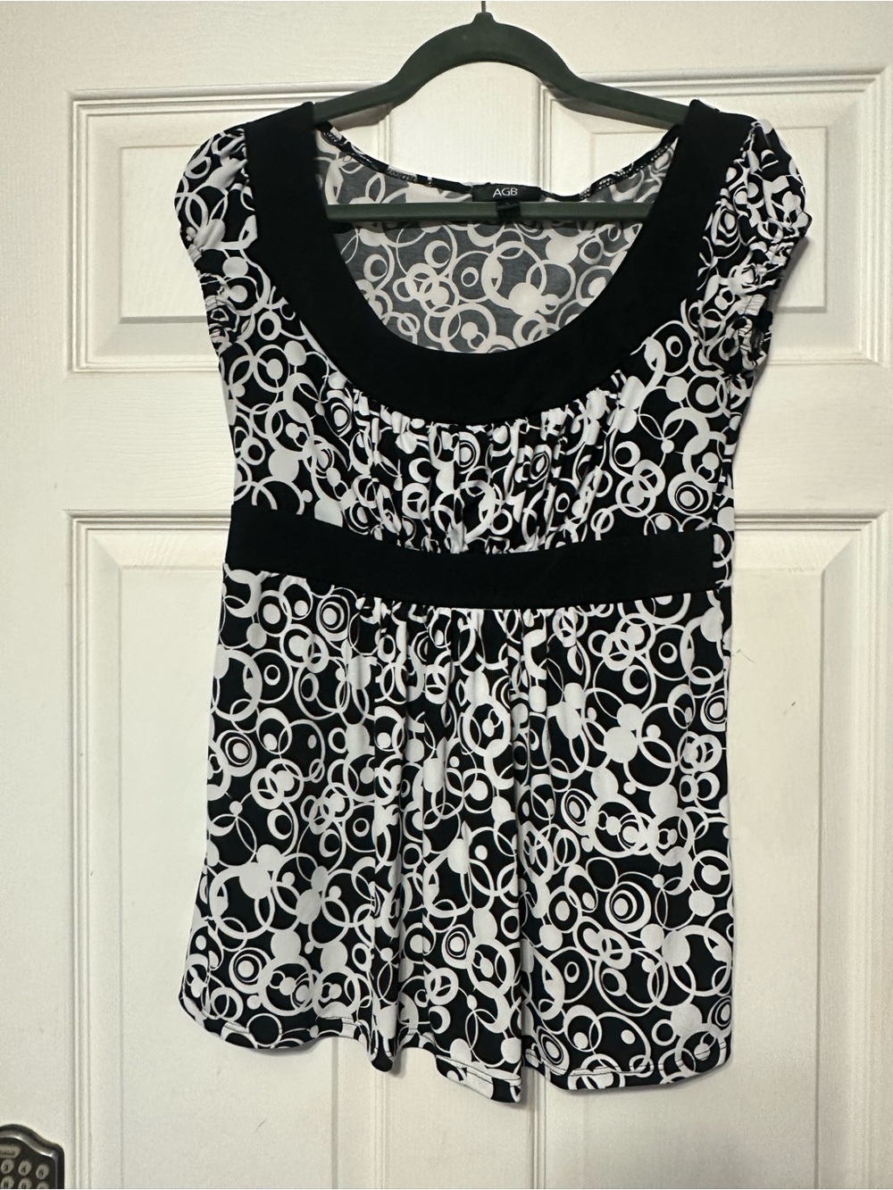 AGB Black & White Scoop Neck Empire Waist Top